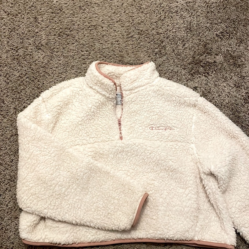 hi! i’m selling this champion sherpa